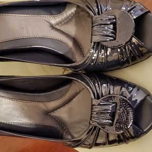 Nurture Navy pump NIB Sz 7